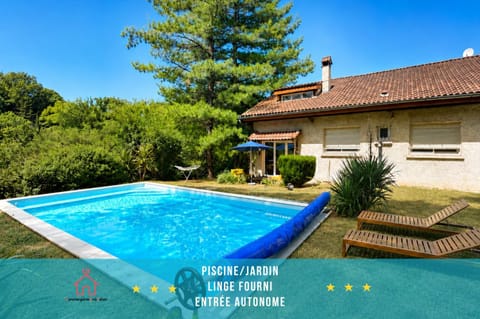 Property building, Day, Garden, Garden view, Pool view, Swimming pool, sunbed