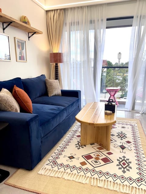 Property building, Living room, Photo of the whole room, Decorative detail, Seating area, City view, Area and facilities, Swimming pool