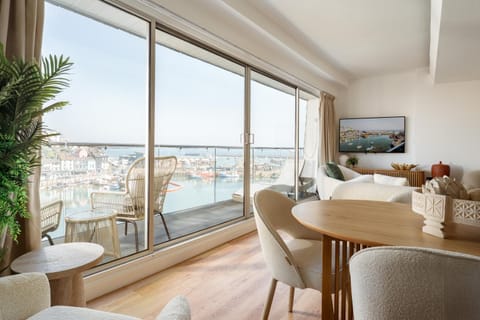 Balcony/Terrace, Living room, Seating area, Sea view