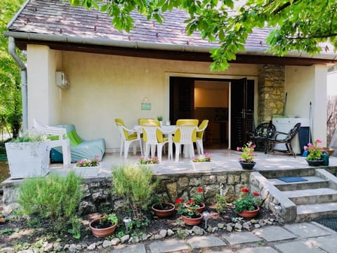 Facade/entrance, Natural landscape, Balcony/Terrace