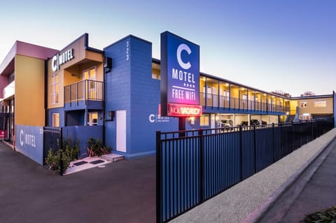 Facade/entrance, Property logo or sign, Sunset