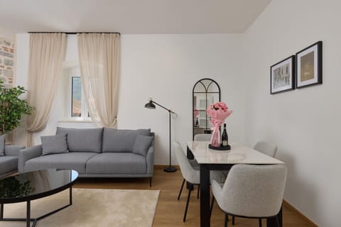 Living room, Seating area, Dining area