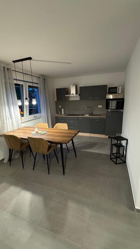 Kitchen or kitchenette, Dining area, pet friendly, stove