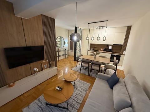 Communal lounge/ TV room, TV and multimedia, Living room, Seating area, Dining area, Evening entertainment