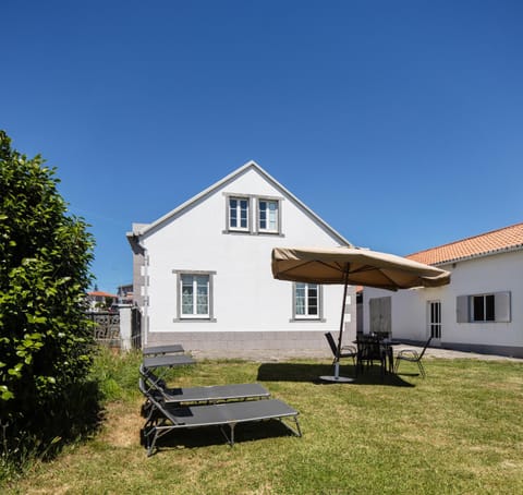 Property building, Off site, Garden, Garden view, sunbed