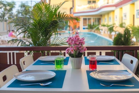 Day, Dining area