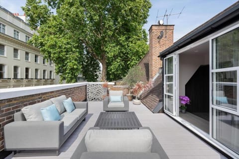 Property building, Patio, Spring, Day, View (from property/room), Balcony/Terrace, Seating area, Garden view