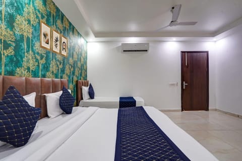 Bed, Living room, Photo of the whole room, Seating area, Bedroom, air conditioner