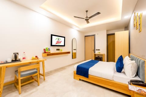 Bed, TV and multimedia, Kitchen or kitchenette, Living room, Photo of the whole room, Seating area, Dining area, Bedroom, fireplace, minibar, towels