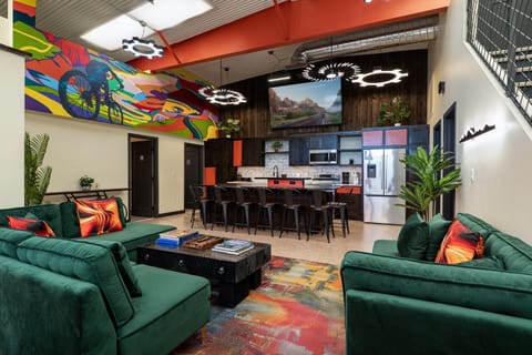 Kitchen or kitchenette, Living room, Seating area, Dining area