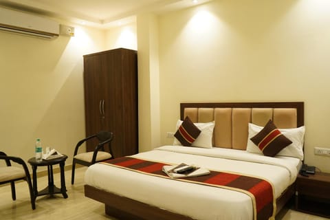 Bed, Photo of the whole room, Bedroom, towels, wardrobe, air conditioner