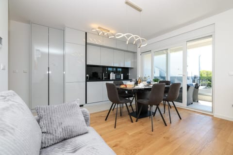 Dining area, kitchen