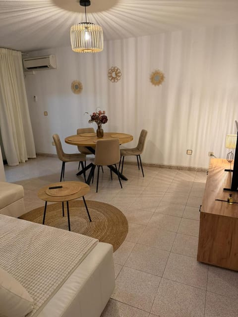 Living room, Seating area, Dining area, air conditioner
