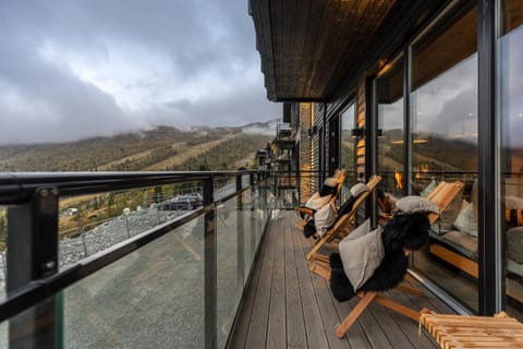 View (from property/room), Balcony/Terrace, Mountain view