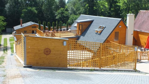 Facade/entrance