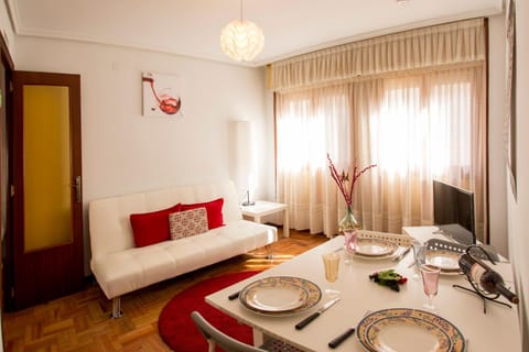 Bed, Living room, Seating area, Dining area, Bedroom
