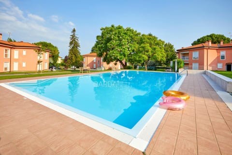 Property building, Swimming pool, Swimming pool