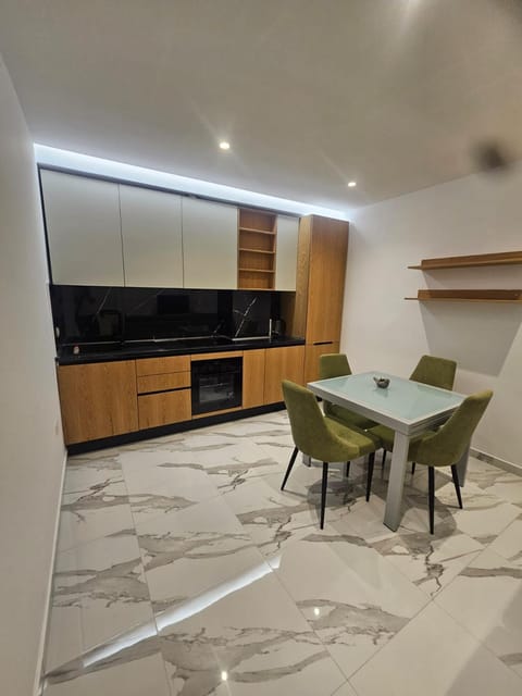 Kitchen or kitchenette, Seating area