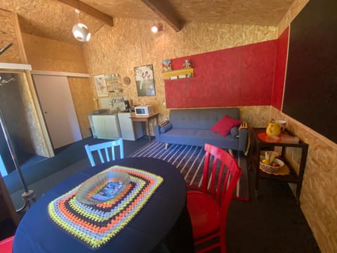 Kitchen or kitchenette, Living room, Seating area