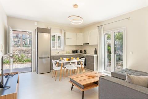 Kitchen or kitchenette, Living room, Dining area