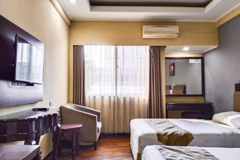 TV and multimedia, Photo of the whole room, Seating area, Bedroom, air conditioner
