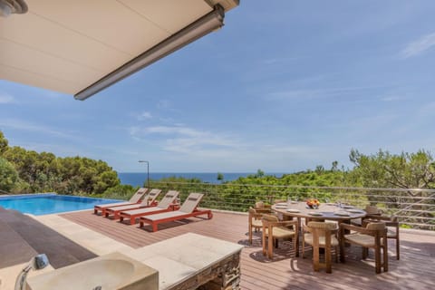 Balcony/Terrace, Swimming pool, sunbed
