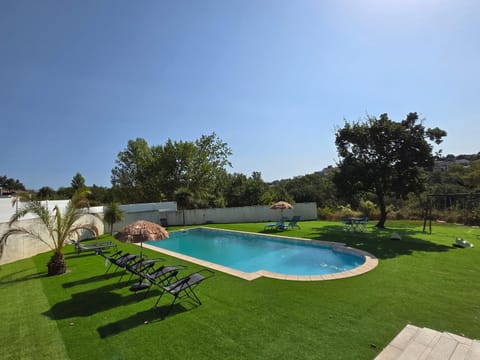 Pool view, Swimming pool, sunbed