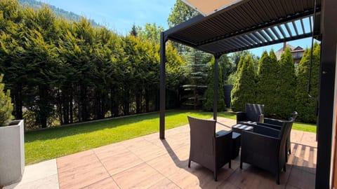 Spring, Day, Garden, Balcony/Terrace, Photo of the whole room, Garden view