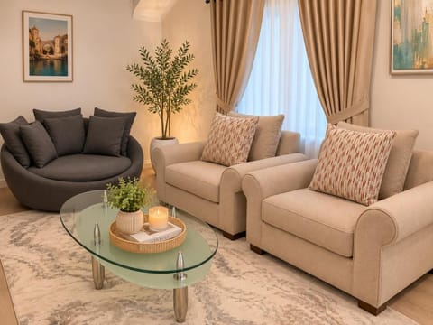 Living room, Seating area