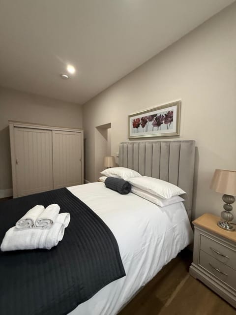 Bed, Bedroom, towels, wardrobe