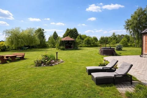 Patio, Day, Hot Tub, Open Air Bath, Open Air Bath, sunbed