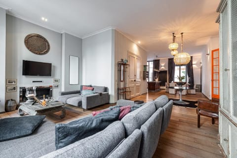 Communal lounge/ TV room, Living room, Seating area, Evening entertainment