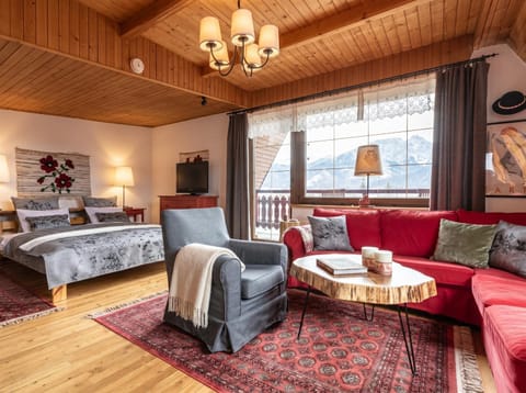 Bed, Living room, Photo of the whole room, Seating area, Bedroom
