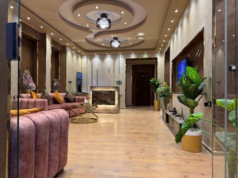 Communal lounge/ TV room, TV and multimedia, Living room, Lobby or reception, Seating area, Evening entertainment