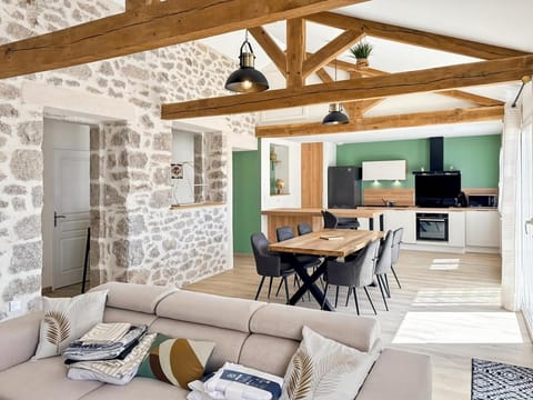 Living room, Seating area, Dining area, oven, stove
