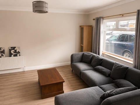 Communal lounge/ TV room, Living room, Seating area