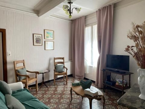 Communal lounge/ TV room, TV and multimedia, Living room, Seating area