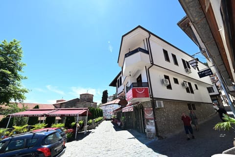 Property building, Street view, Location