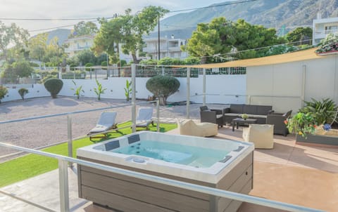 Garden, Hot Tub