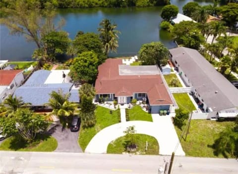 Property building, Neighbourhood, Lake view, Street view, Parking