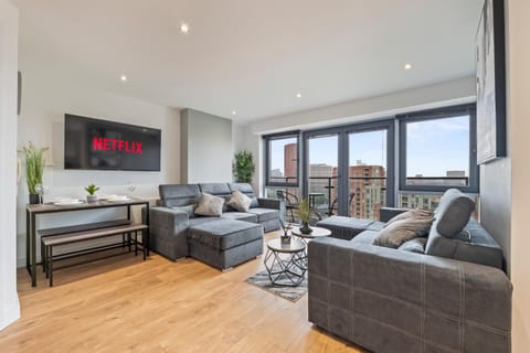 Communal lounge/ TV room, TV and multimedia, Living room, Seating area, Evening entertainment