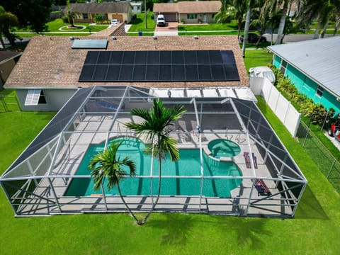Day, Pool view