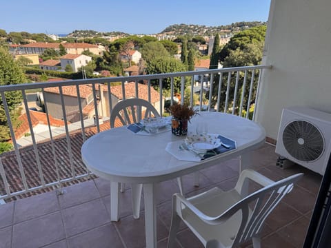Neighbourhood, View (from property/room), Balcony/Terrace, Dining area