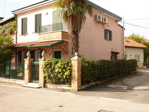 Property building, Neighbourhood