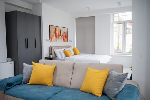 Bed, Seating area