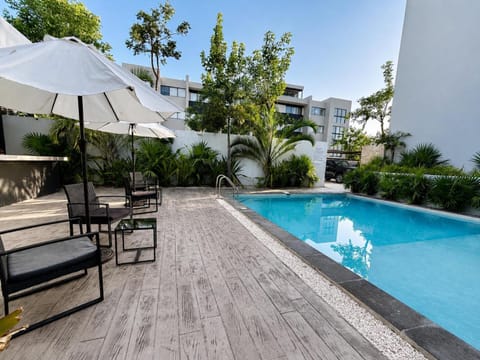 Swimming pool