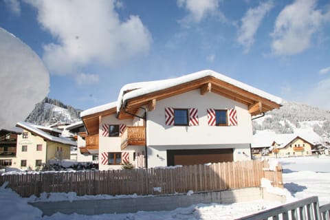 Facade/entrance, Winter