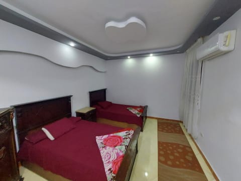 Bed, Living room, Photo of the whole room, Seating area, Bedroom, air conditioner