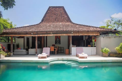 Property building, Pool view, Swimming pool, sunbed