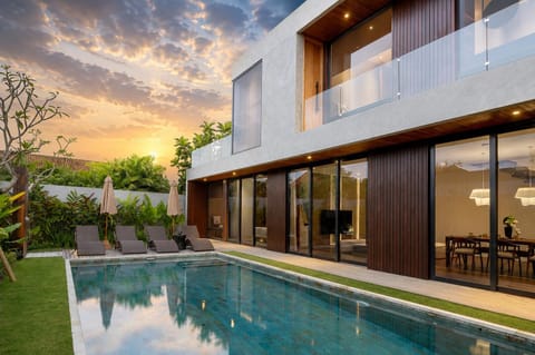 Property building, Pool view, sunbed